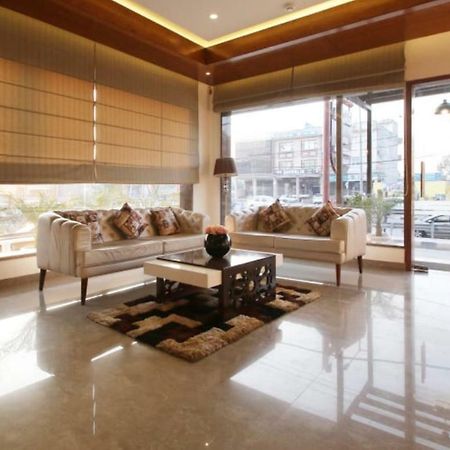 Al-Qasa Hotel Zirakpur Екстериор снимка