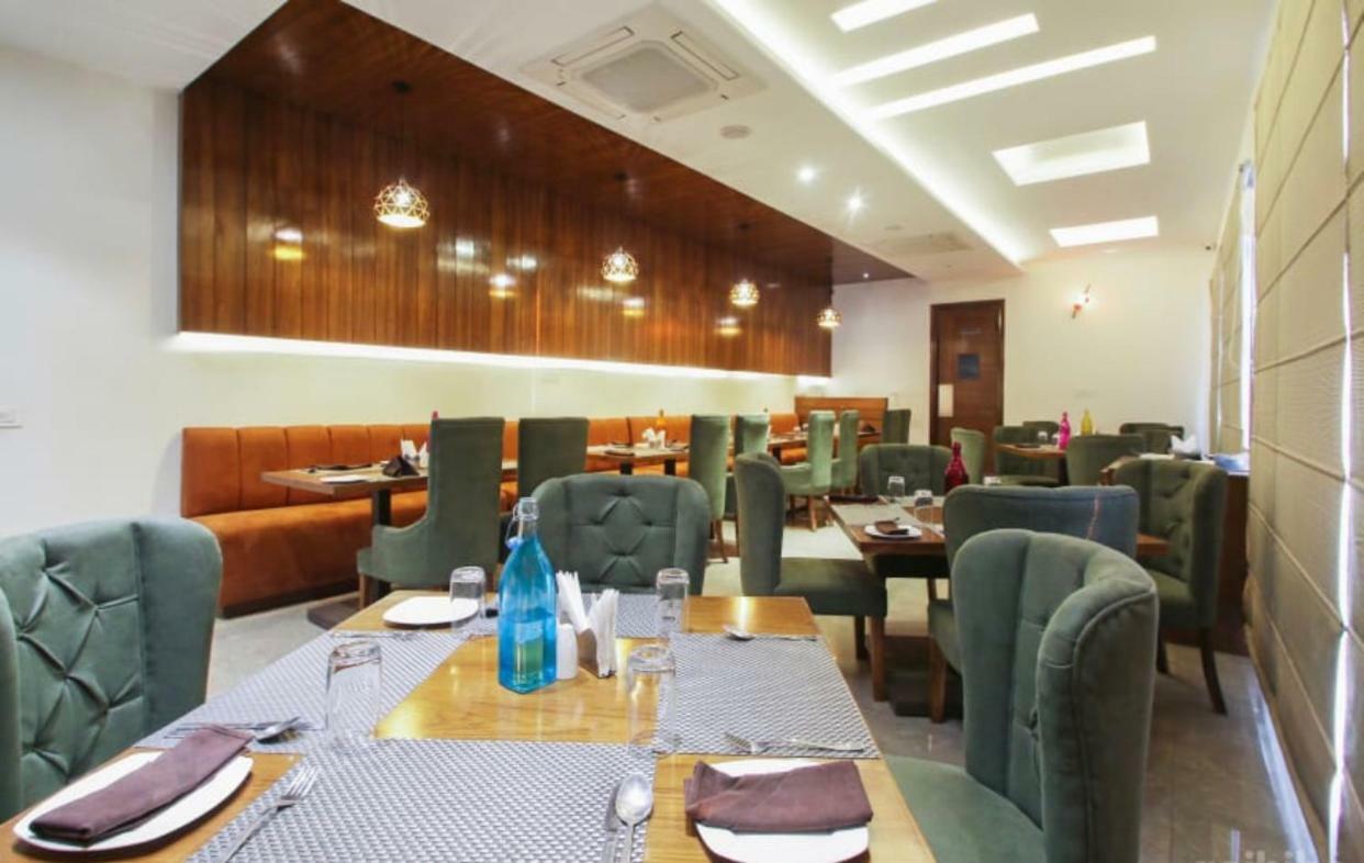 Al-Qasa Hotel Zirakpur Екстериор снимка