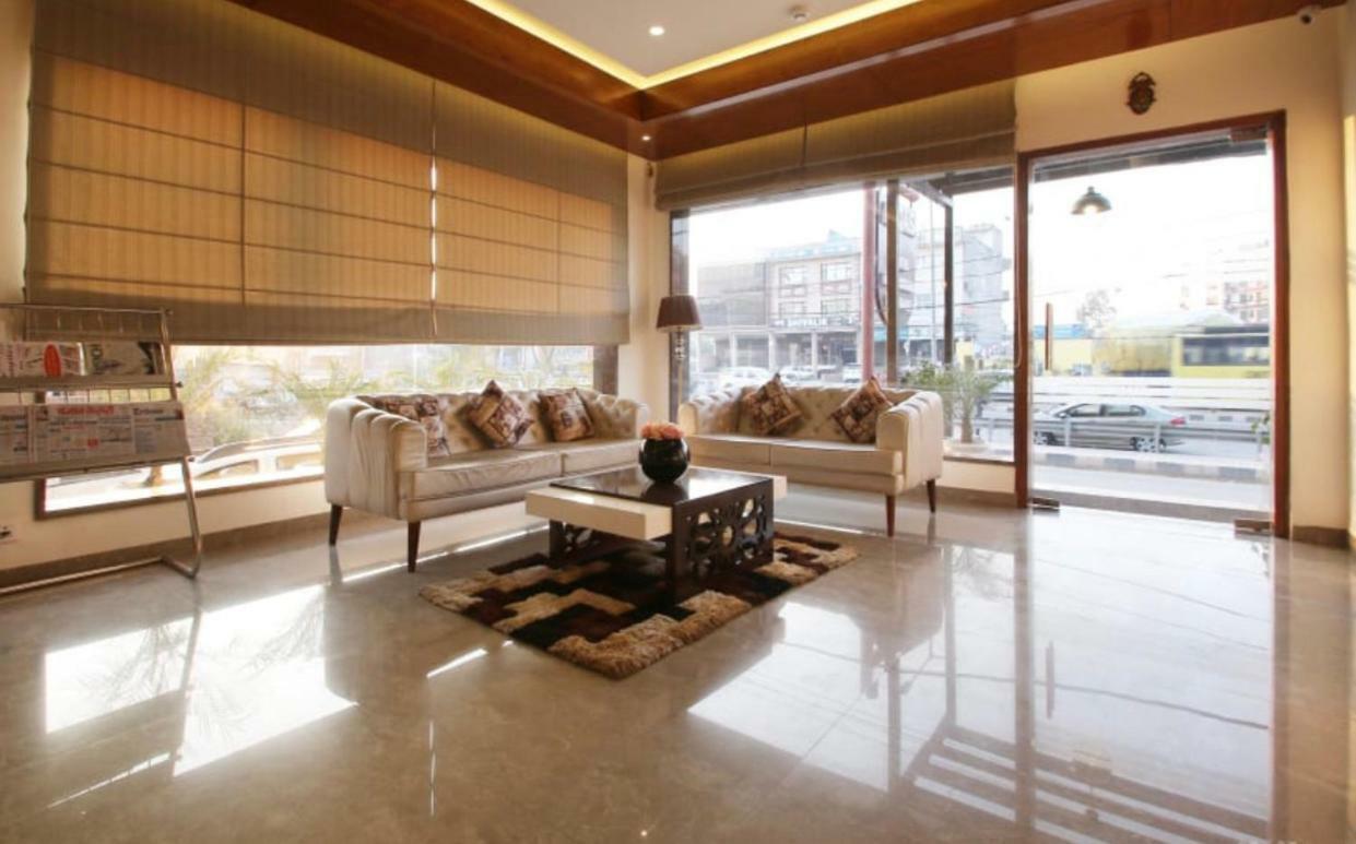 Al-Qasa Hotel Zirakpur Екстериор снимка