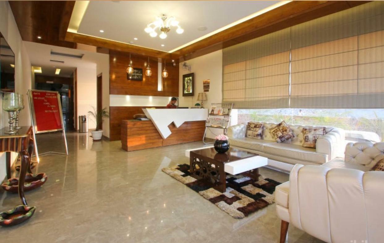 Al-Qasa Hotel Zirakpur Екстериор снимка