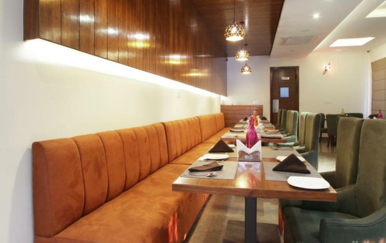 Al-Qasa Hotel Zirakpur Екстериор снимка