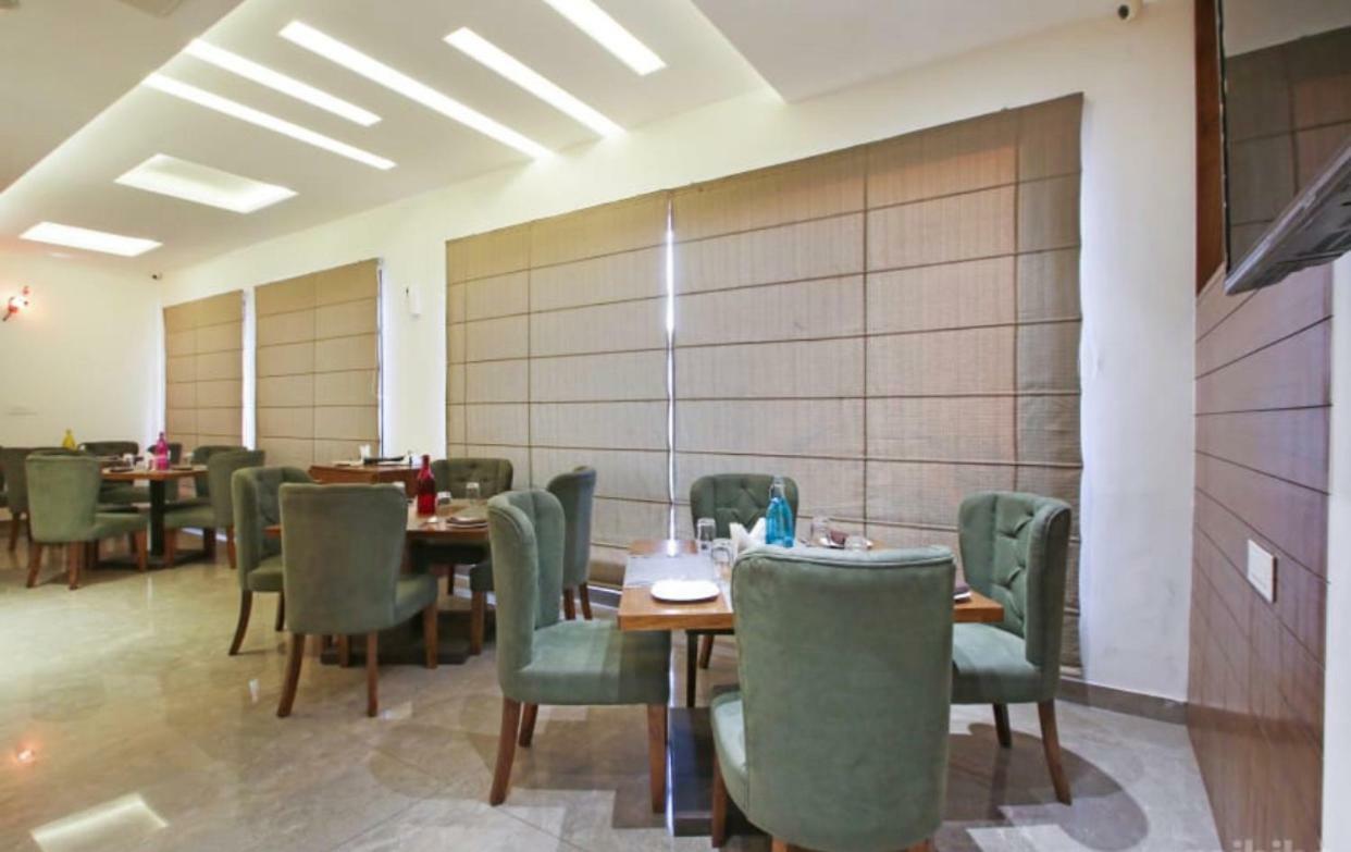 Al-Qasa Hotel Zirakpur Екстериор снимка